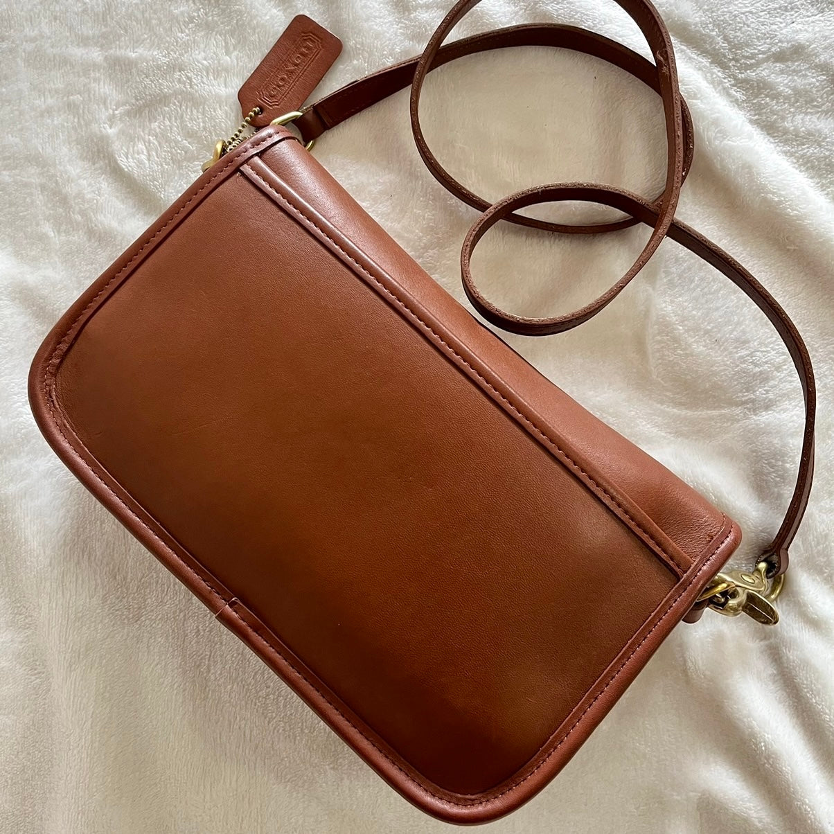 Coach 9755 British Tan Vintage Crossbody – All Duties & Taxes Included (US Only)