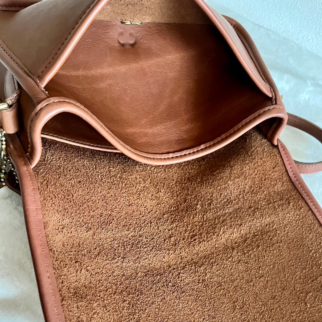 Coach 9755 British Tan Vintage Crossbody – All Duties & Taxes Included (US Only)