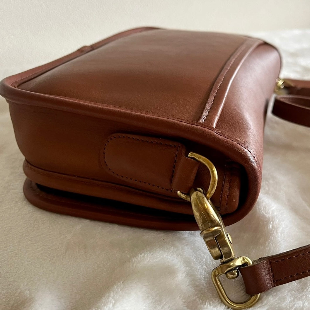 Coach 9755 British Tan Vintage Crossbody – All Duties & Taxes Included (US Only)