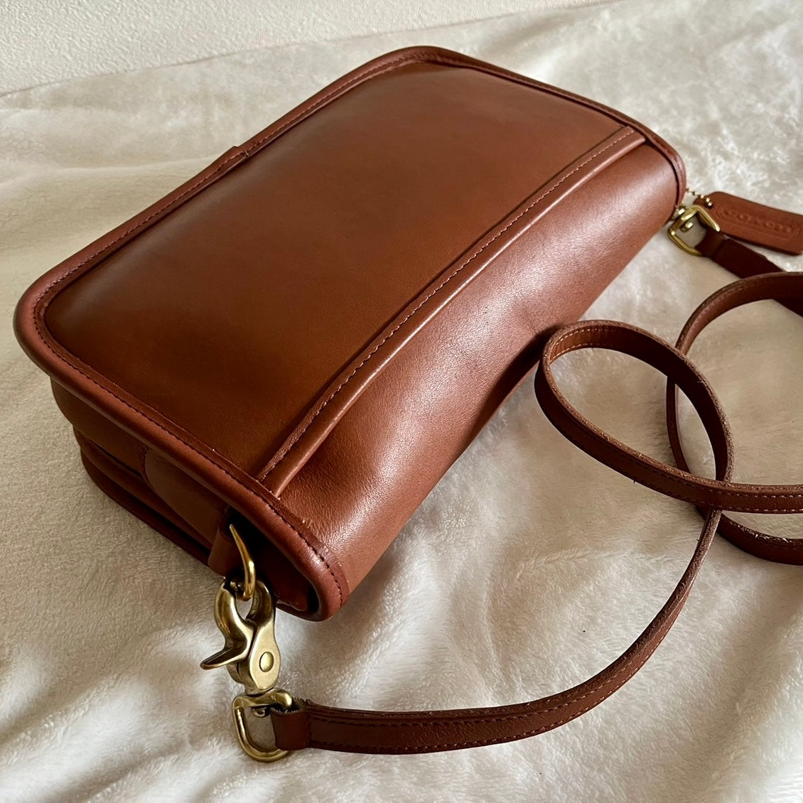 Coach 9755 British Tan Vintage Crossbody – All Duties & Taxes Included (US Only)