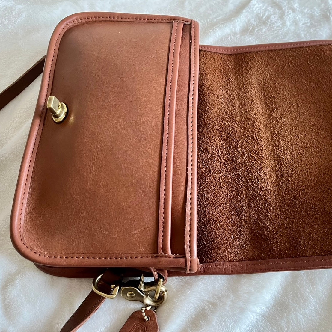 Coach 9755 British Tan Vintage Crossbody – All Duties & Taxes Included (US Only)