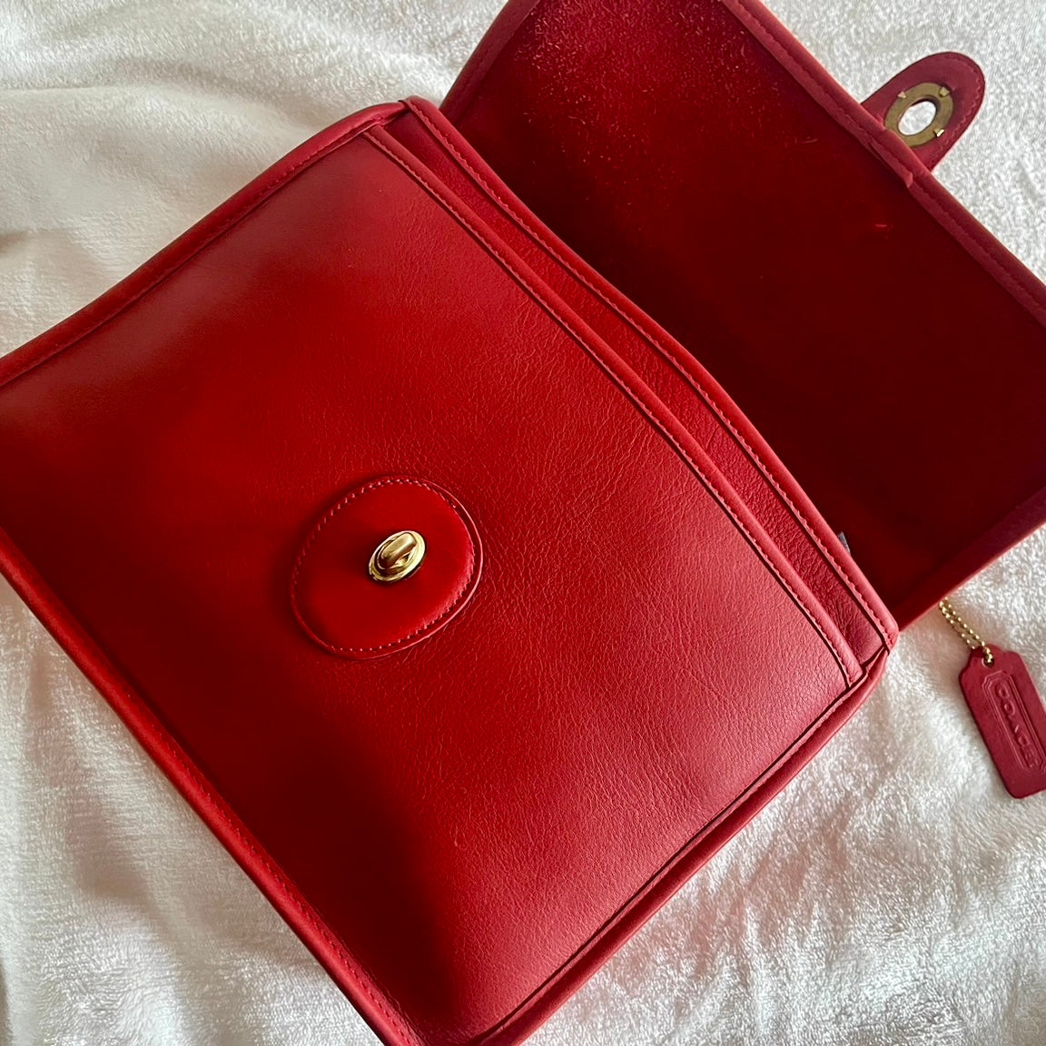 VTG Coach 9927 Red WILLIS Shoulder Bag – All Duties & Taxes Included (US Only)