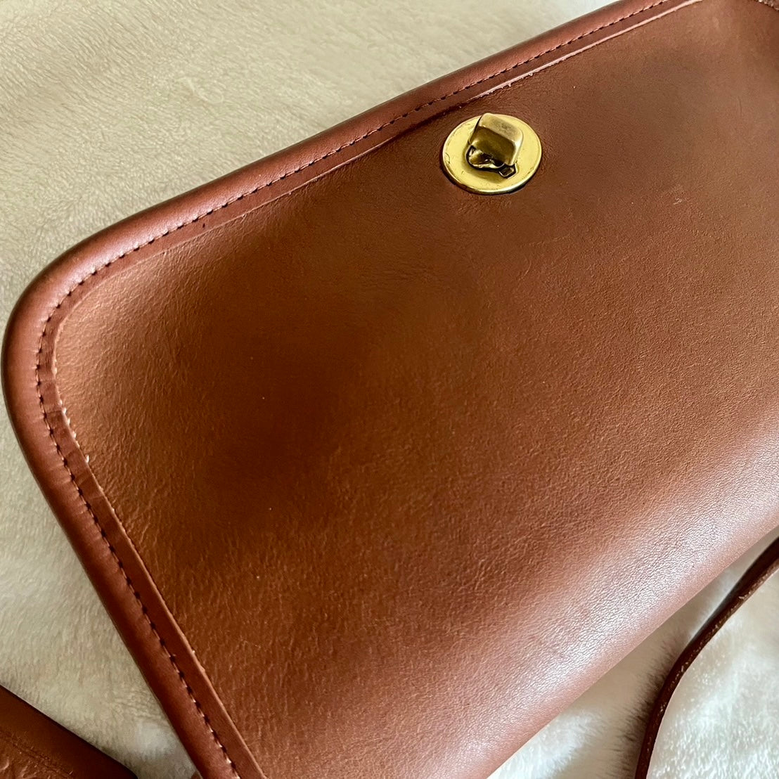 Coach 9755 British Tan Vintage Crossbody – All Duties & Taxes Included (US Only)