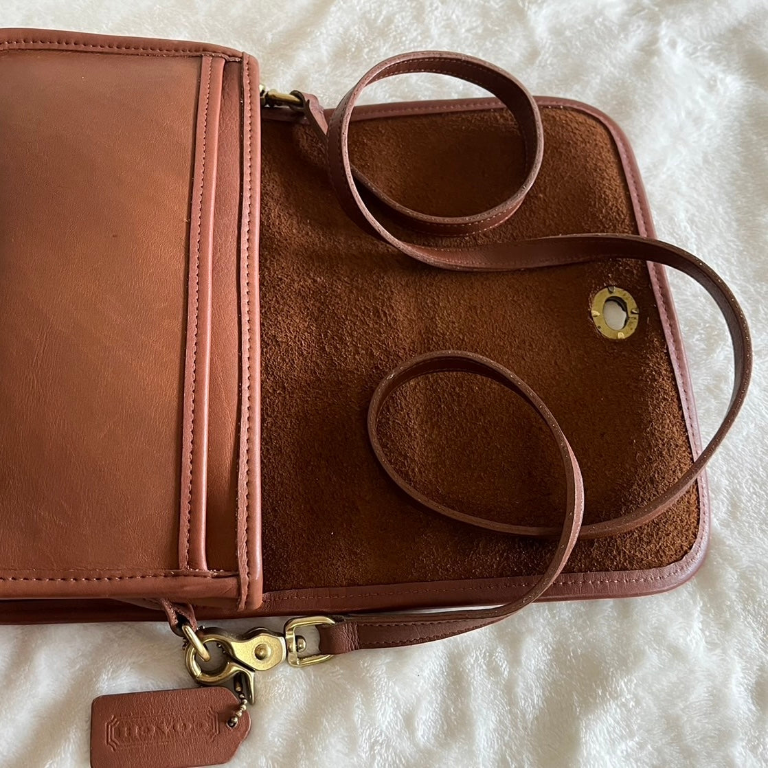 Coach 9755 British Tan Vintage Crossbody – All Duties & Taxes Included (US Only)