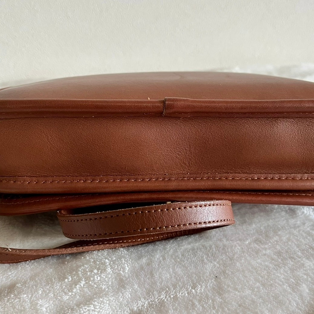 Coach 9755 British Tan Vintage Crossbody – All Duties & Taxes Included (US Only)