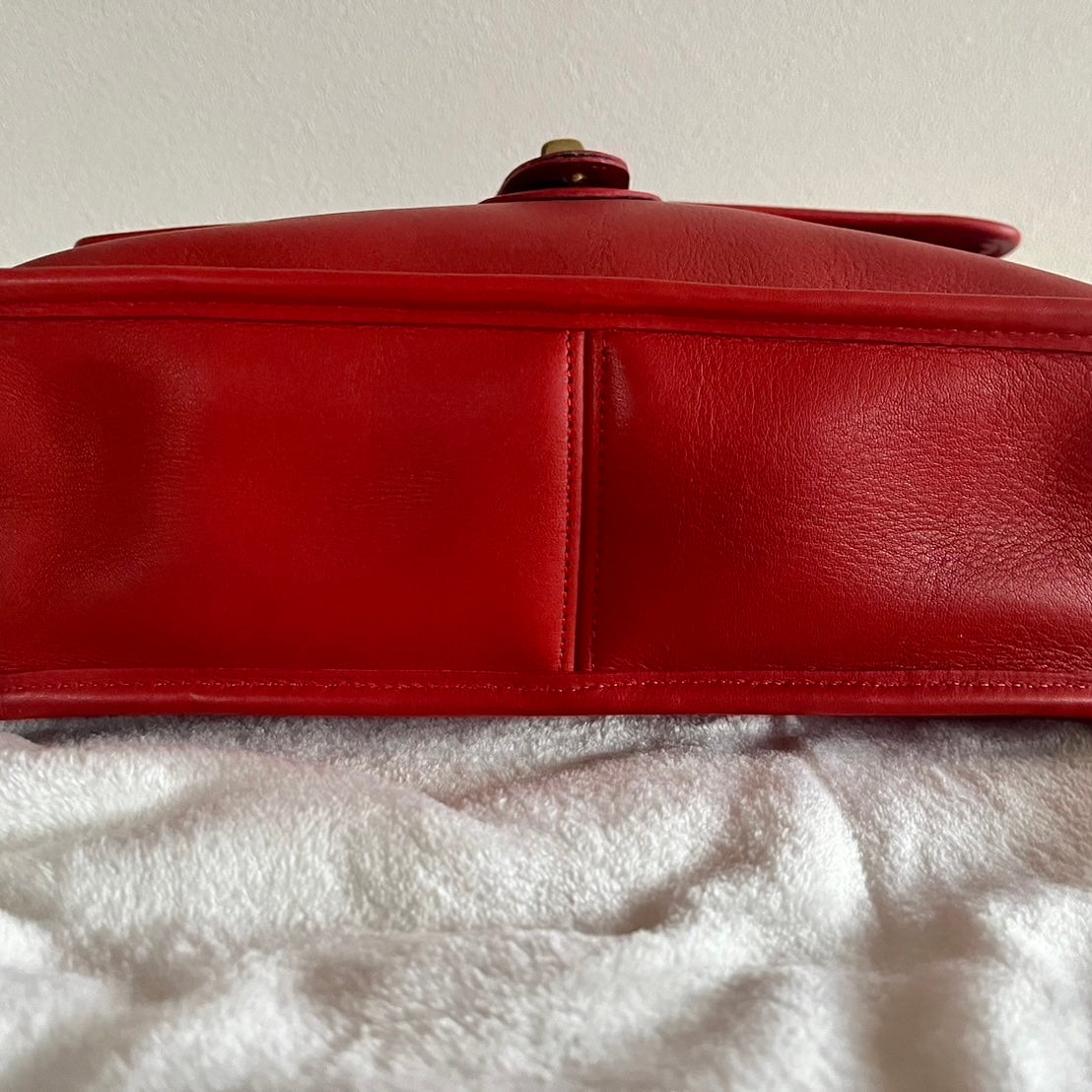 VTG Coach 9927 Red WILLIS Shoulder Bag – All Duties & Taxes Included (US Only)