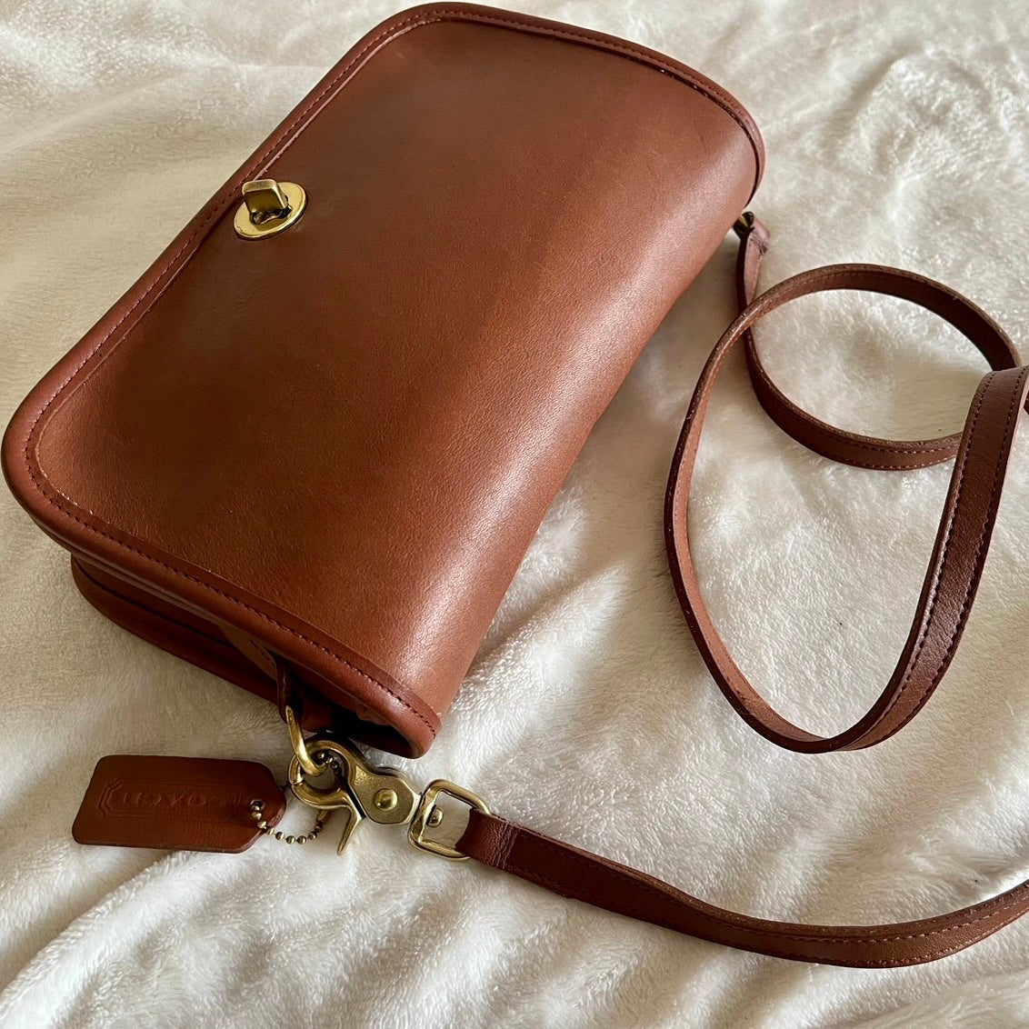 Coach 9755 British Tan Vintage Crossbody – All Duties & Taxes Included (US Only)
