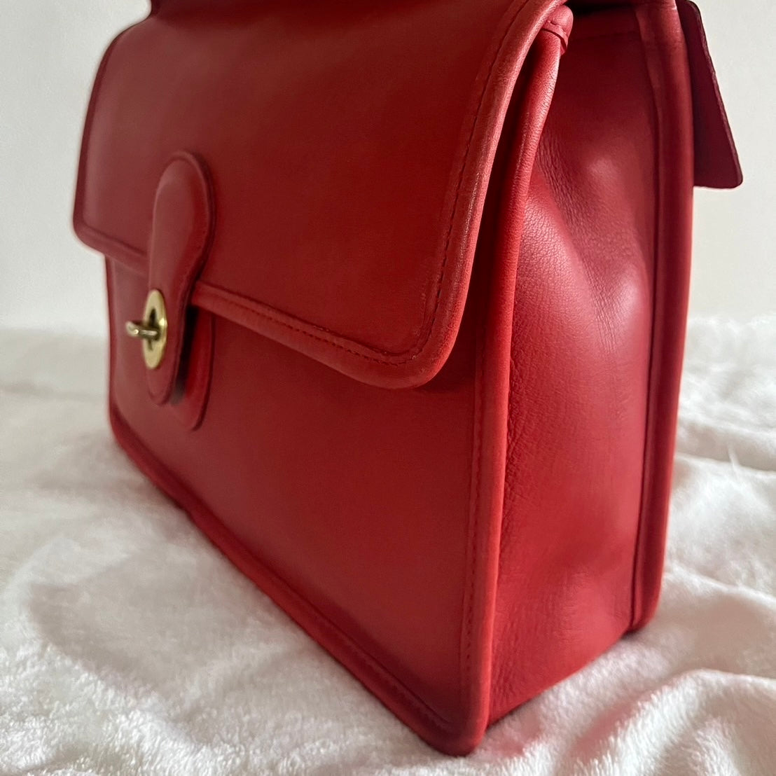 VTG Coach 9927 Red WILLIS Shoulder Bag – All Duties & Taxes Included (US Only)