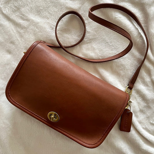 Coach 9755 British Tan Vintage Crossbody – All Duties & Taxes Included (US Only)