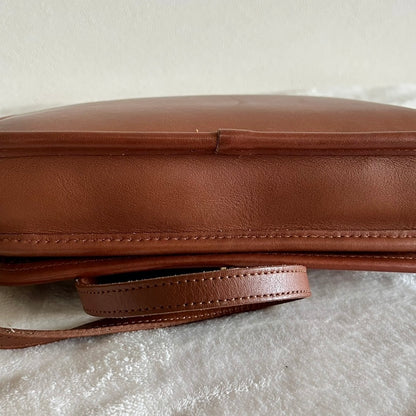Coach 9755 British Tan Vintage Crossbody – All Duties & Taxes Included (US Only)